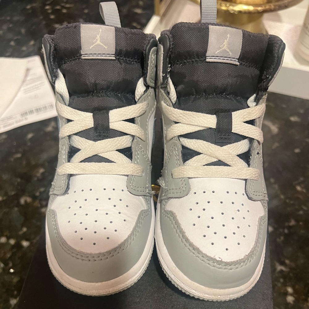 Jordan 1 mid lt smoke anthracite kids shoe size 10c like new